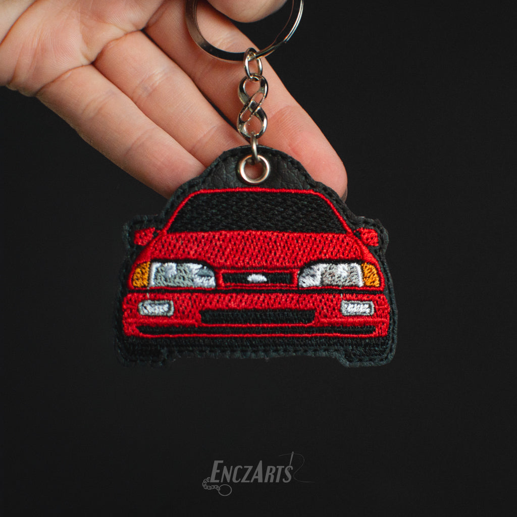 Unikalny brelok EnczArts z haftem auta Ford Sierra RS Cosworth unikalny prezent motoryzacyjny handmade