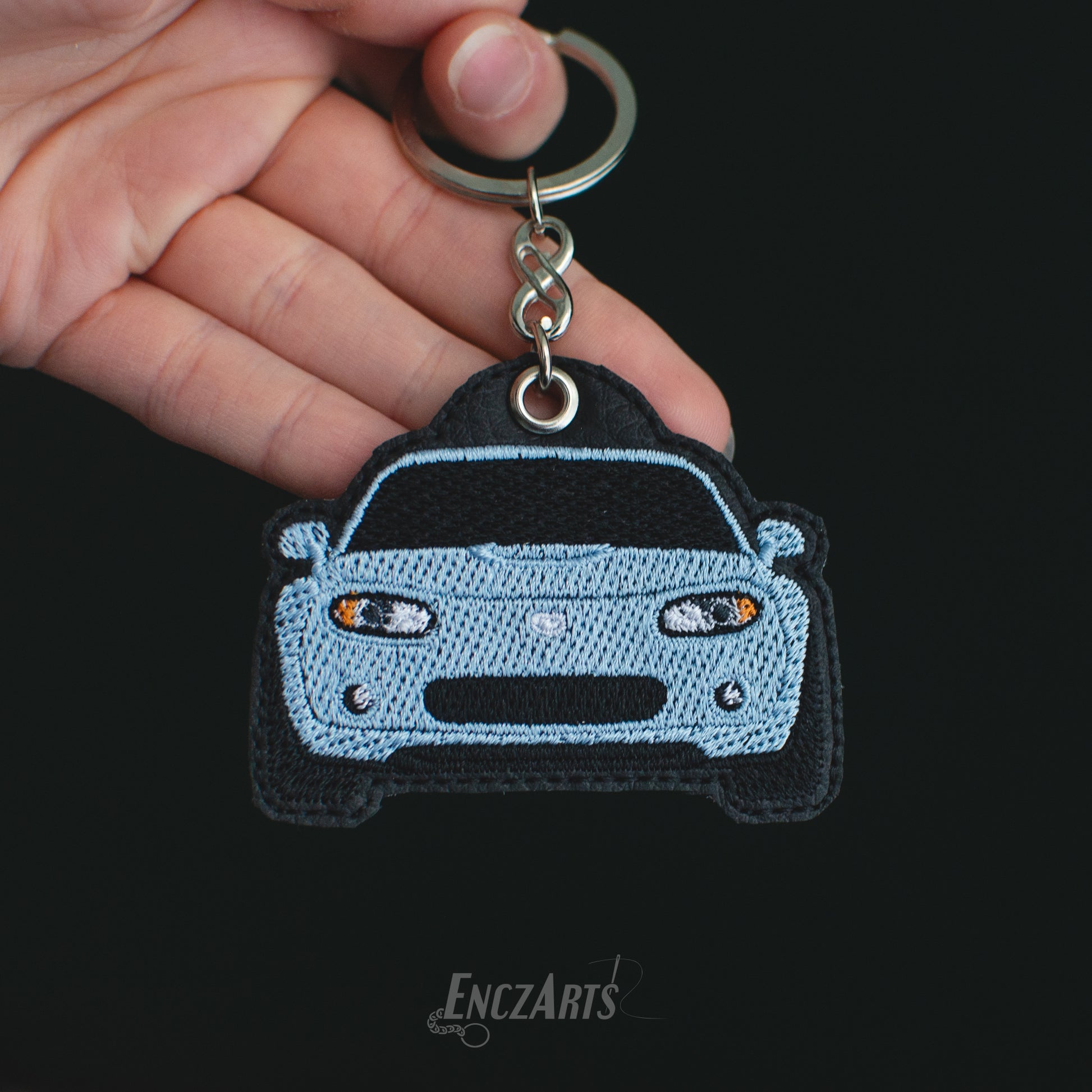 Personalizowany brelok z haftem Mazda Miata NC idealny prezent dla fana motoryzacji 