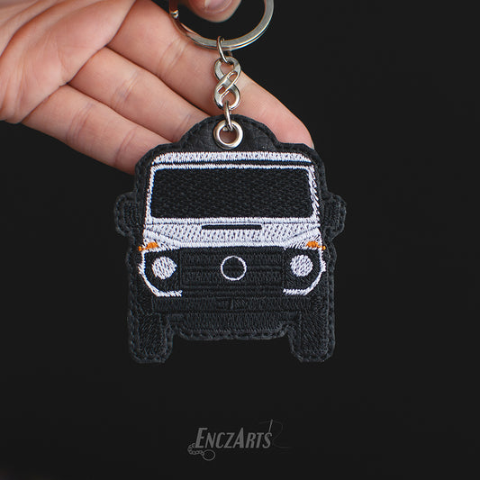 Biały Mercedes GL brelok haftowany dla miłośnika mercedesów