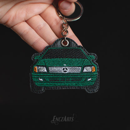 Unikalny brelok EnczArts z haftem auta Mercedes SL500 unikalny prezent motoryzacyjny handmade 