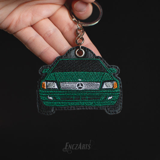 Unikalny brelok EnczArts z haftem auta Mercedes SL500 unikalny prezent motoryzacyjny handmade 