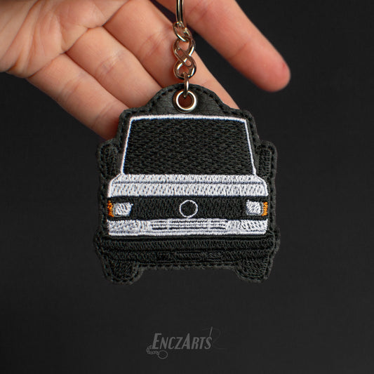 Haftowany breloczek brelok Mercedes T2 biały