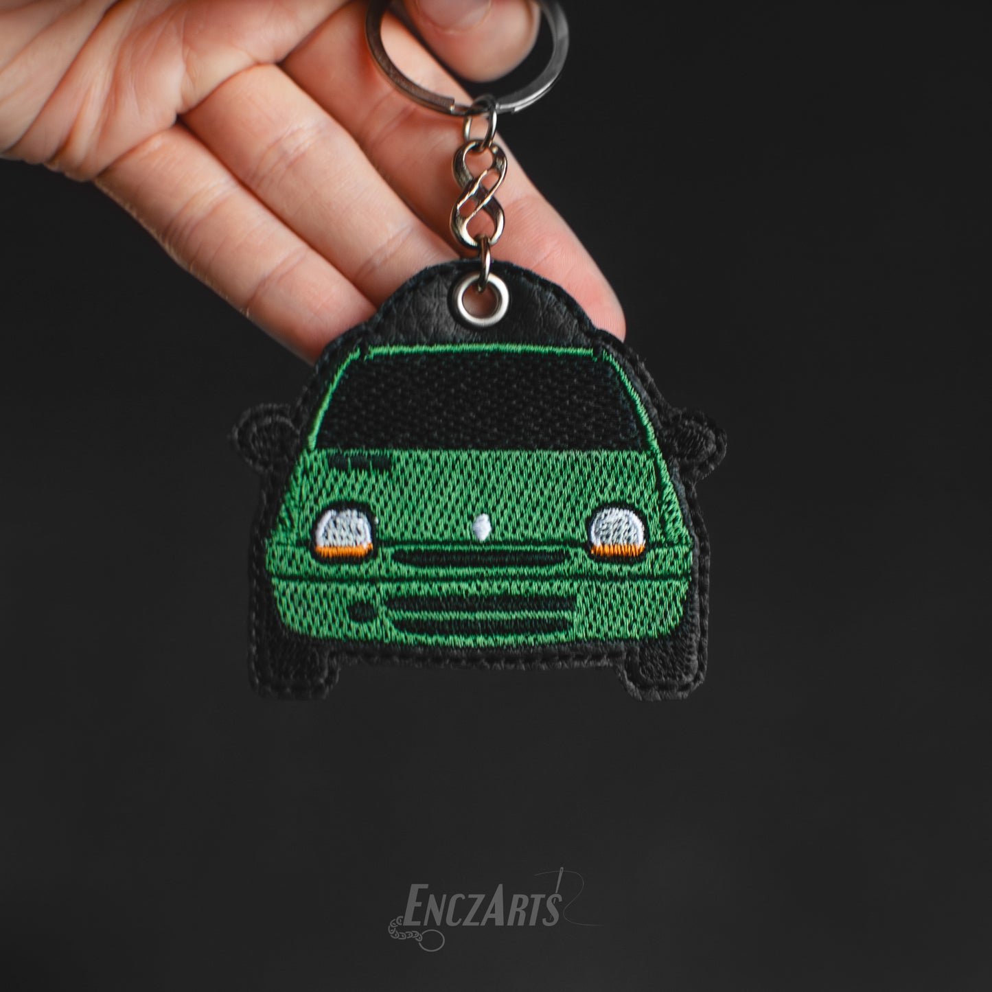 Zdjęcie produktu haftowanego breloka EnczArts zielony Renault Twingo I polift