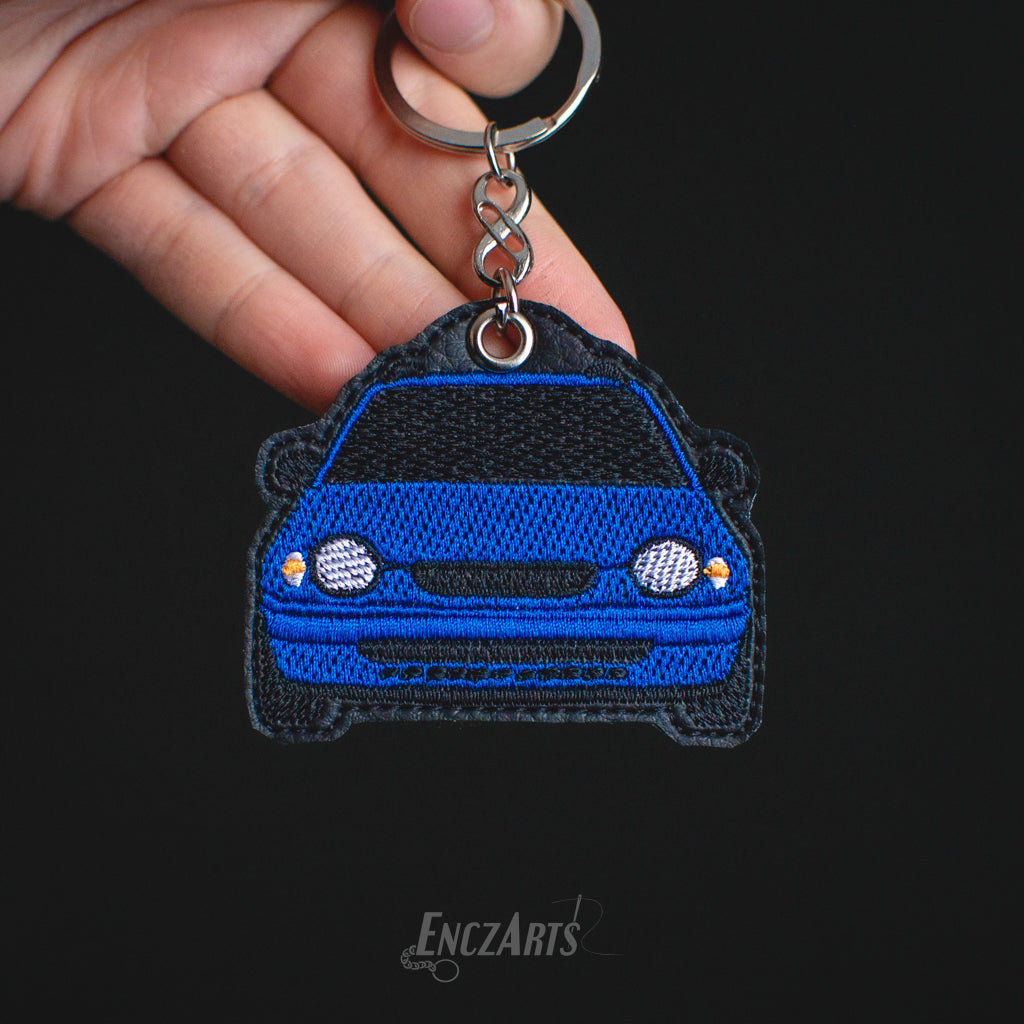 Personalizowany brelok z haftem Toyota Corolla E11 idealny prezent dla fana motoryzacji 